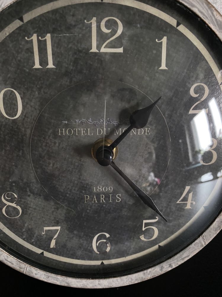 Piękny zegar retro do powieszenia śr.16,5cm