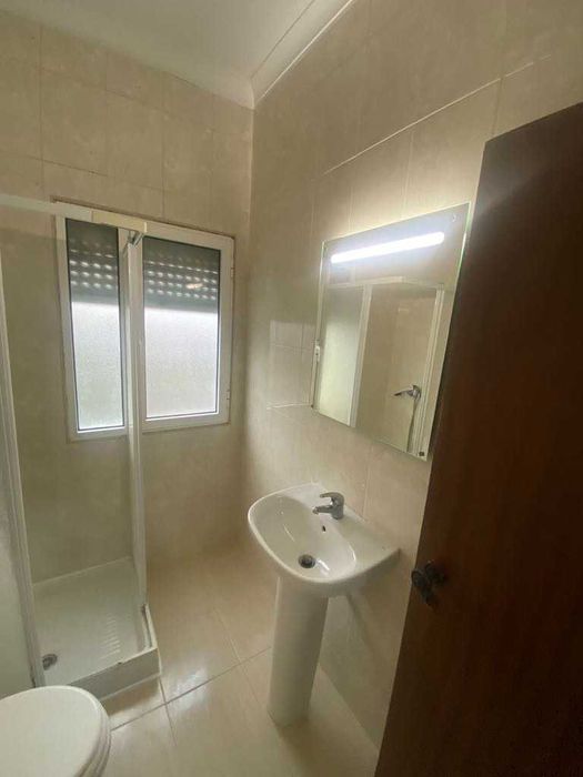 Arrendo T2 Junto à Av Elísio de Moura