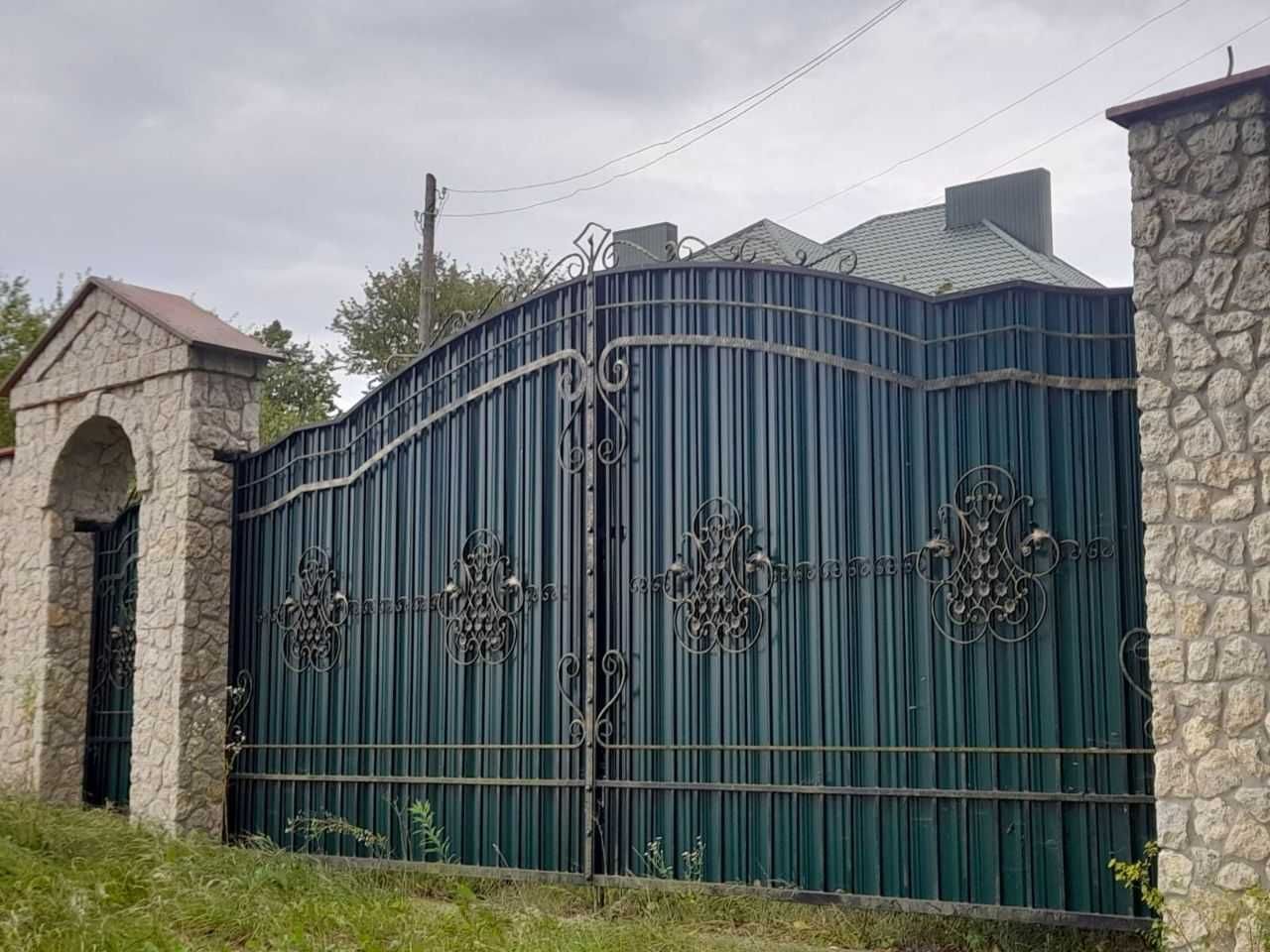 Продається затишний маєток у серці природи