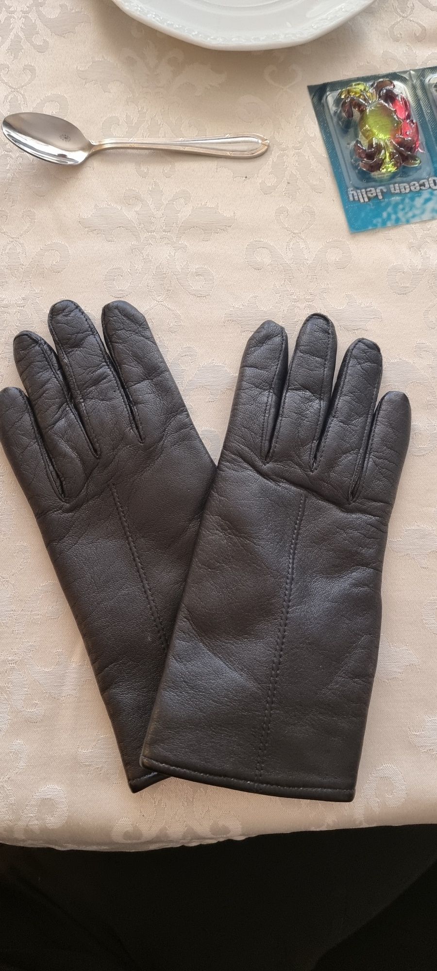 Nowe skórkowe rękawiczki S