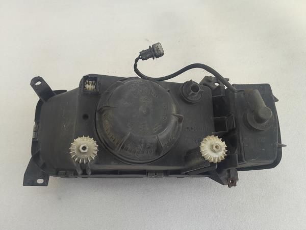 Ótica / farol esquerda VOLKSWAGEN Passat (3A2, 35I)