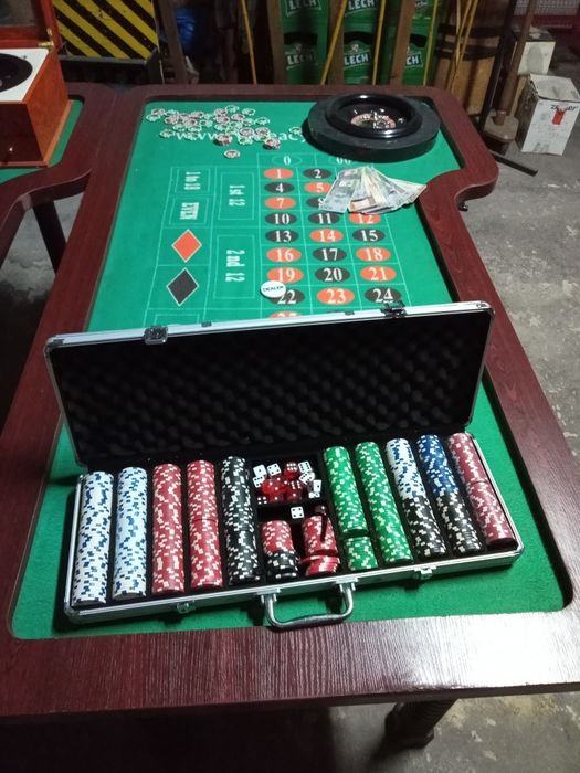 Stół. Ruletka. Odkręcane nogi.