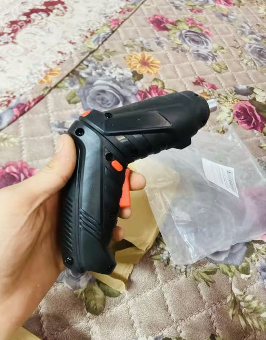 Єлектроотвертка акамуляторная новая шнур в комплекте для usb зарядки