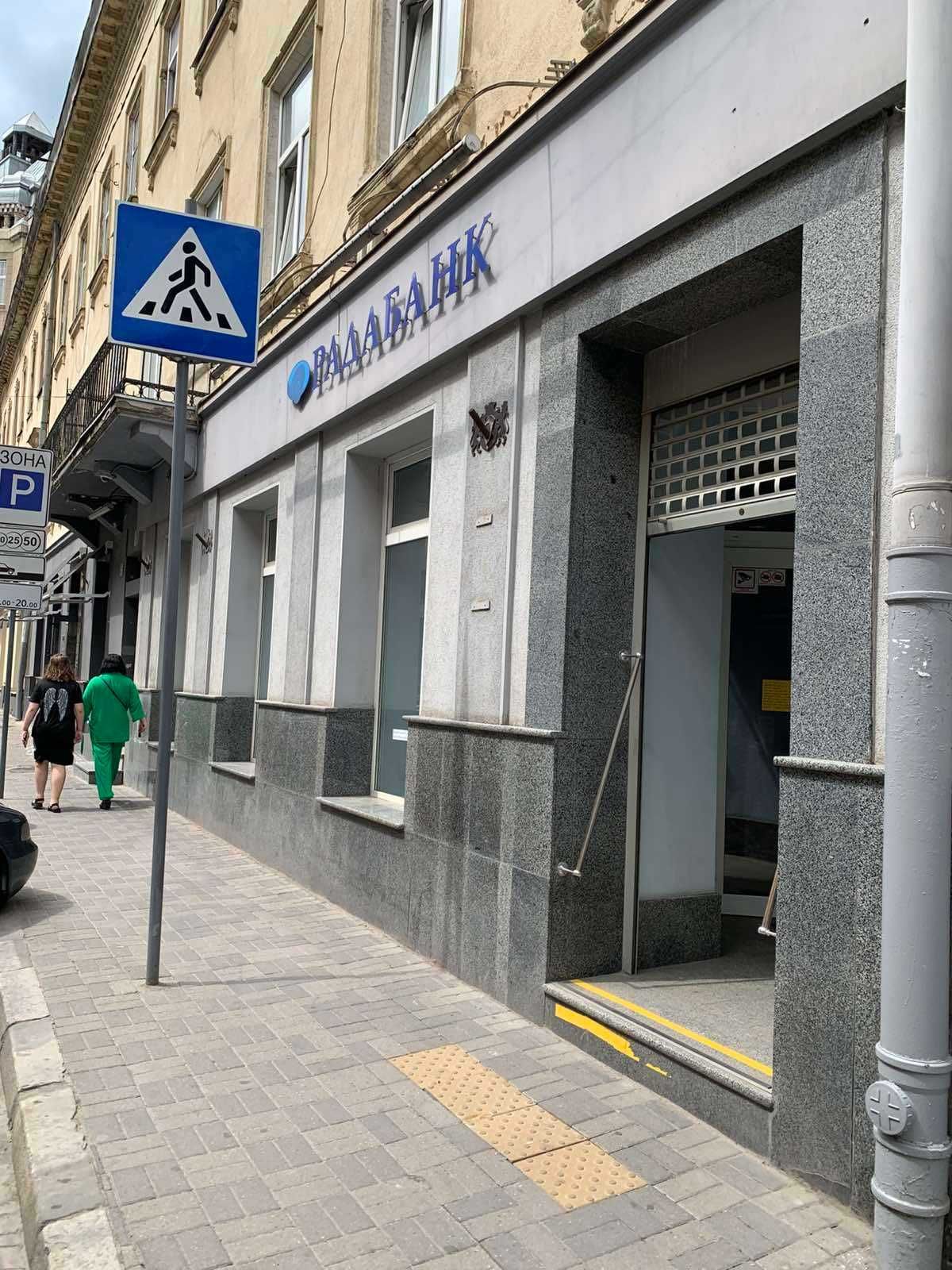 Оренда фасадного приміщення 100м2  вул. ГНАТЮКА