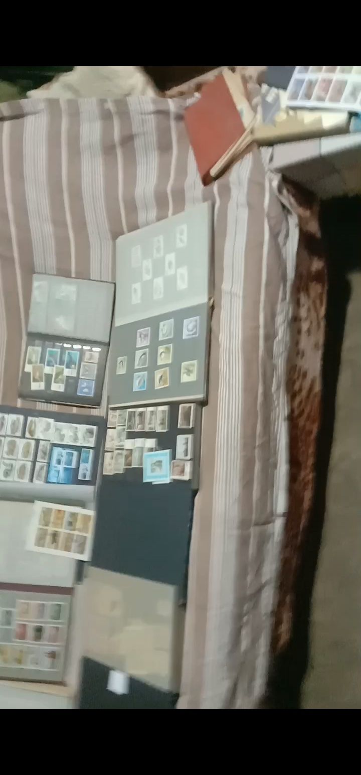 Продам монети старие и почтовые марки.