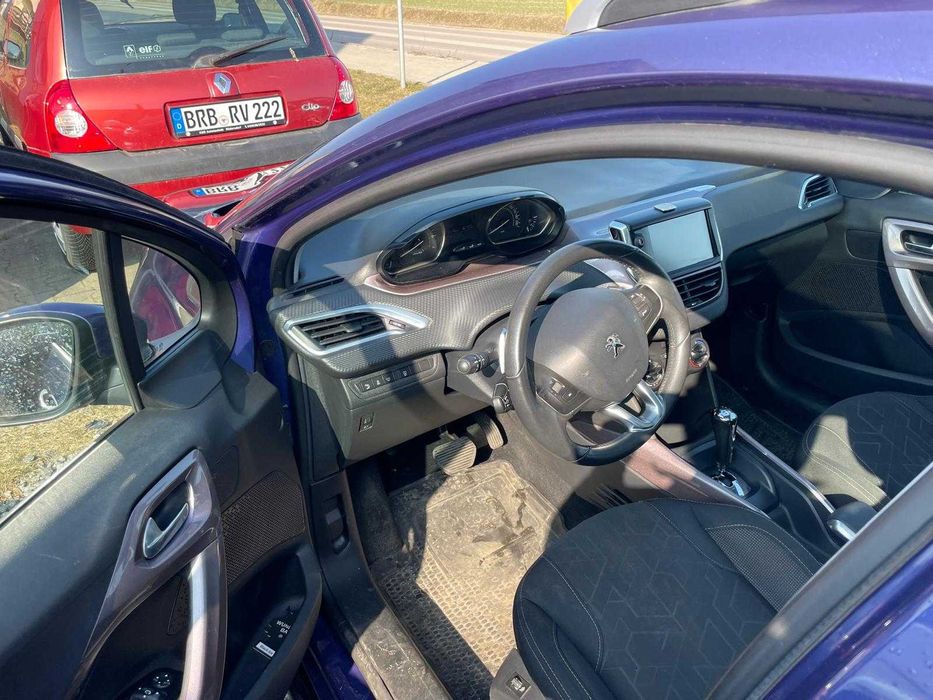 Peugeot 2008 1.2 Automat Stan bardzo dobry Szklany dach Zarejestrowany