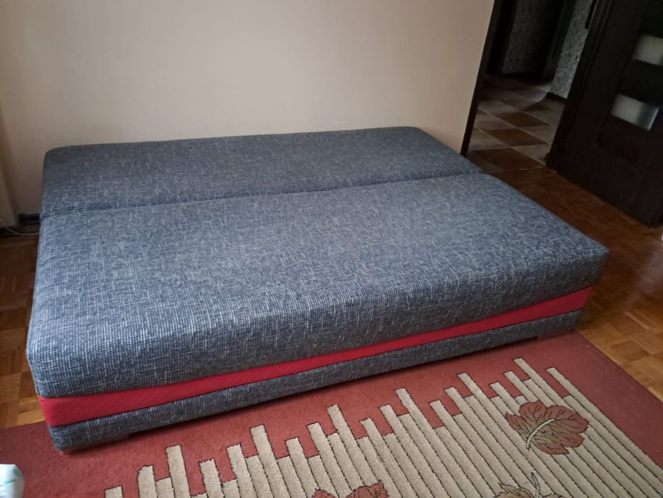 Kanapa szaro-czerwona