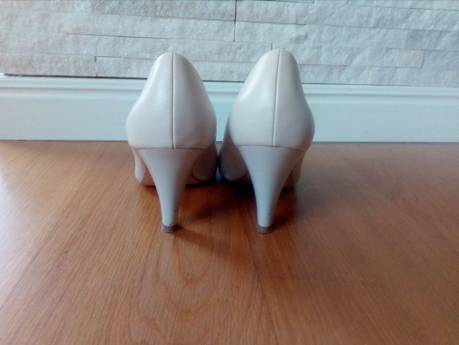 Czółenka nude beżowe/ecru 37