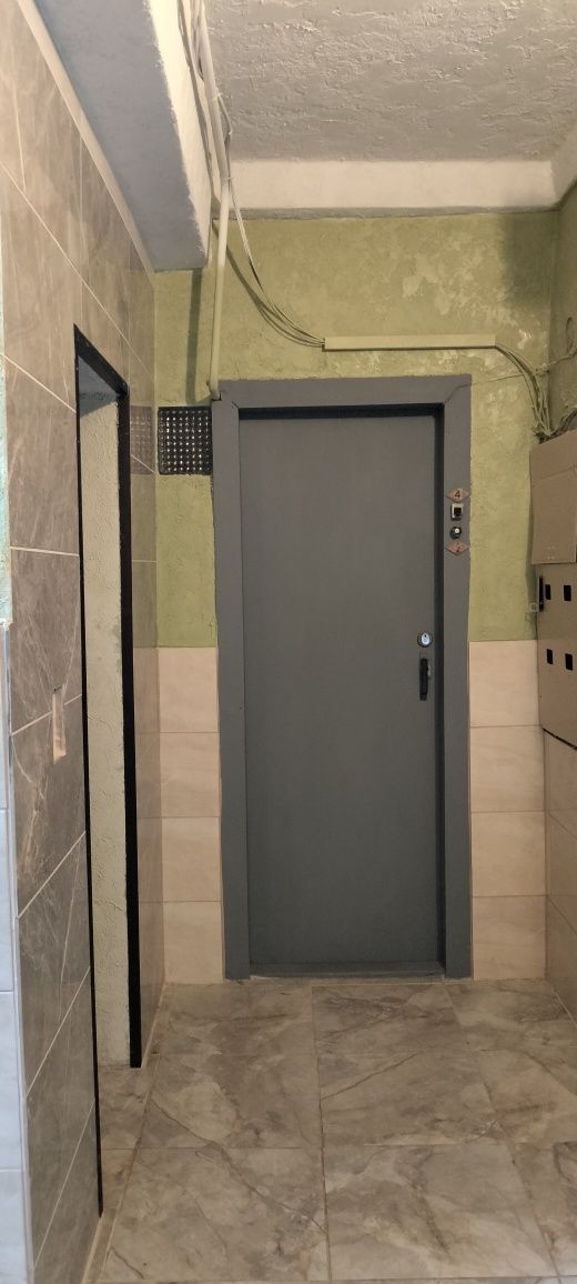 Продам 4-кімн. квартиру на вул. Конякіна