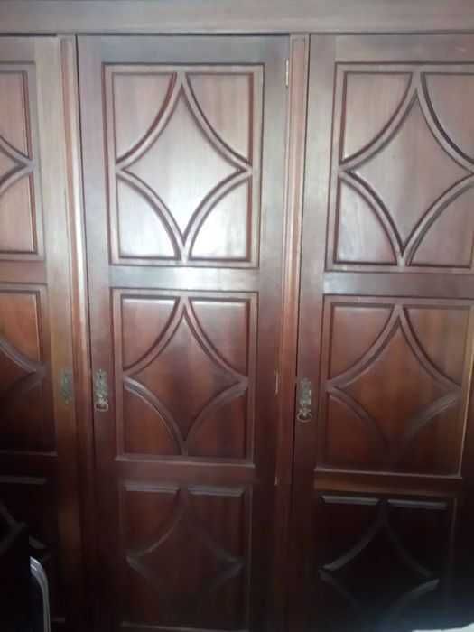 Vendo guarda roupa de madeira  Odivelas