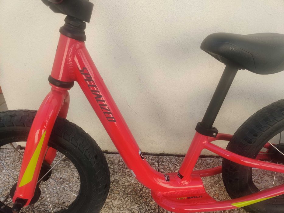 Bicicleta de equilíbrio Specialized Hotwalk