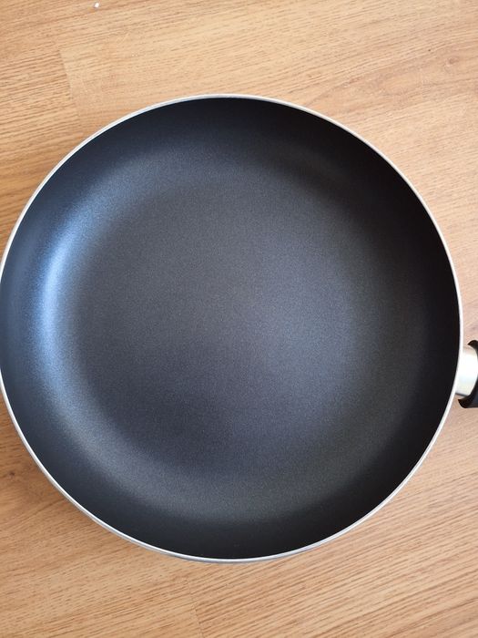 Patelnia primacucina  nowa nie używana