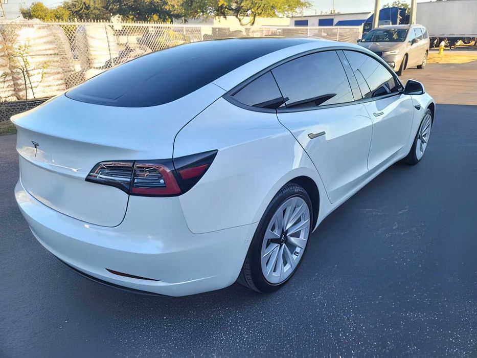 Tesla Model 3      2022
