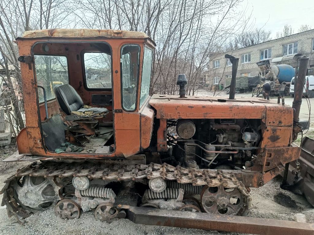 Продам два бульдозера ДТ 75, на запчасти или восстановление.