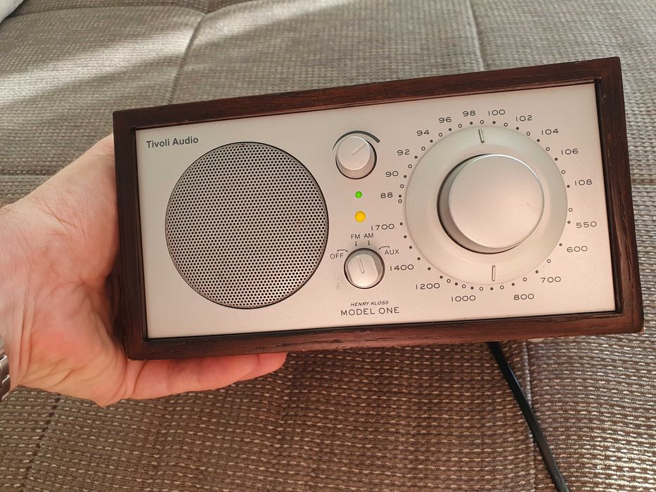 радио Tivoli Audio Model One (Henry Closs)