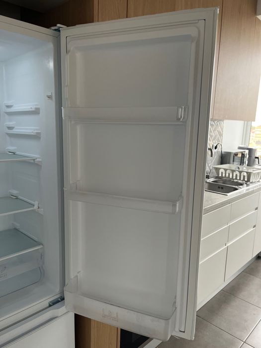 Frigorífico Combinado ELECTRONIA ERIK II – como novo