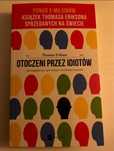 Nowa książka - otoczeni przez idiotów