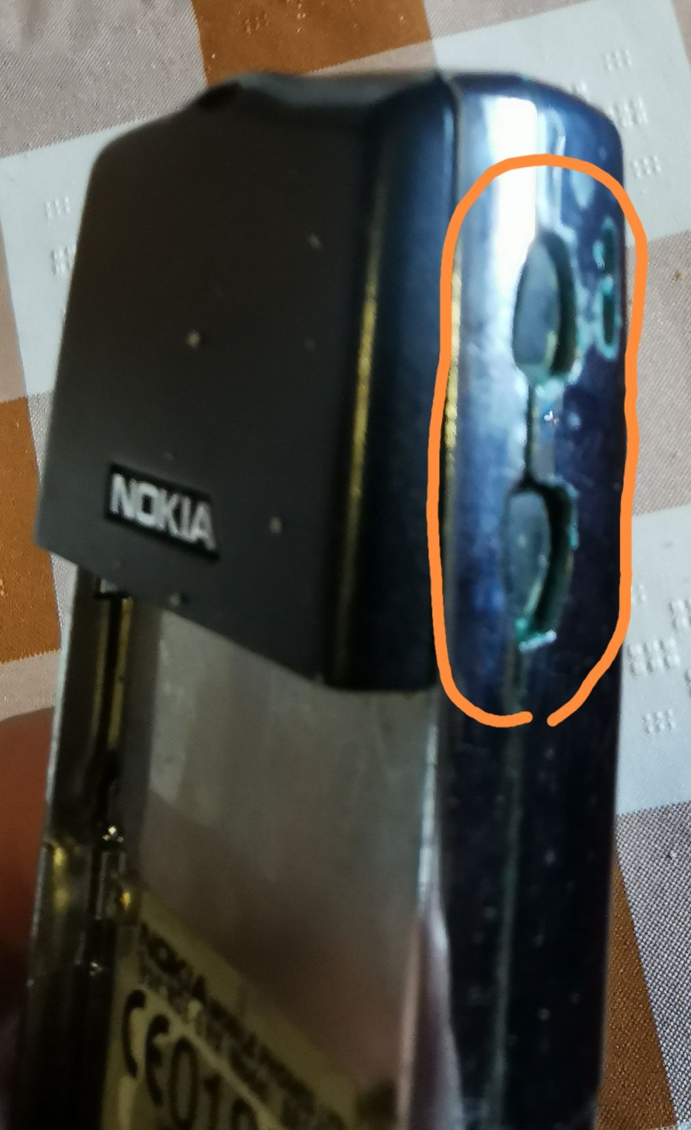 Nokia 8810 para peças ou colecção.