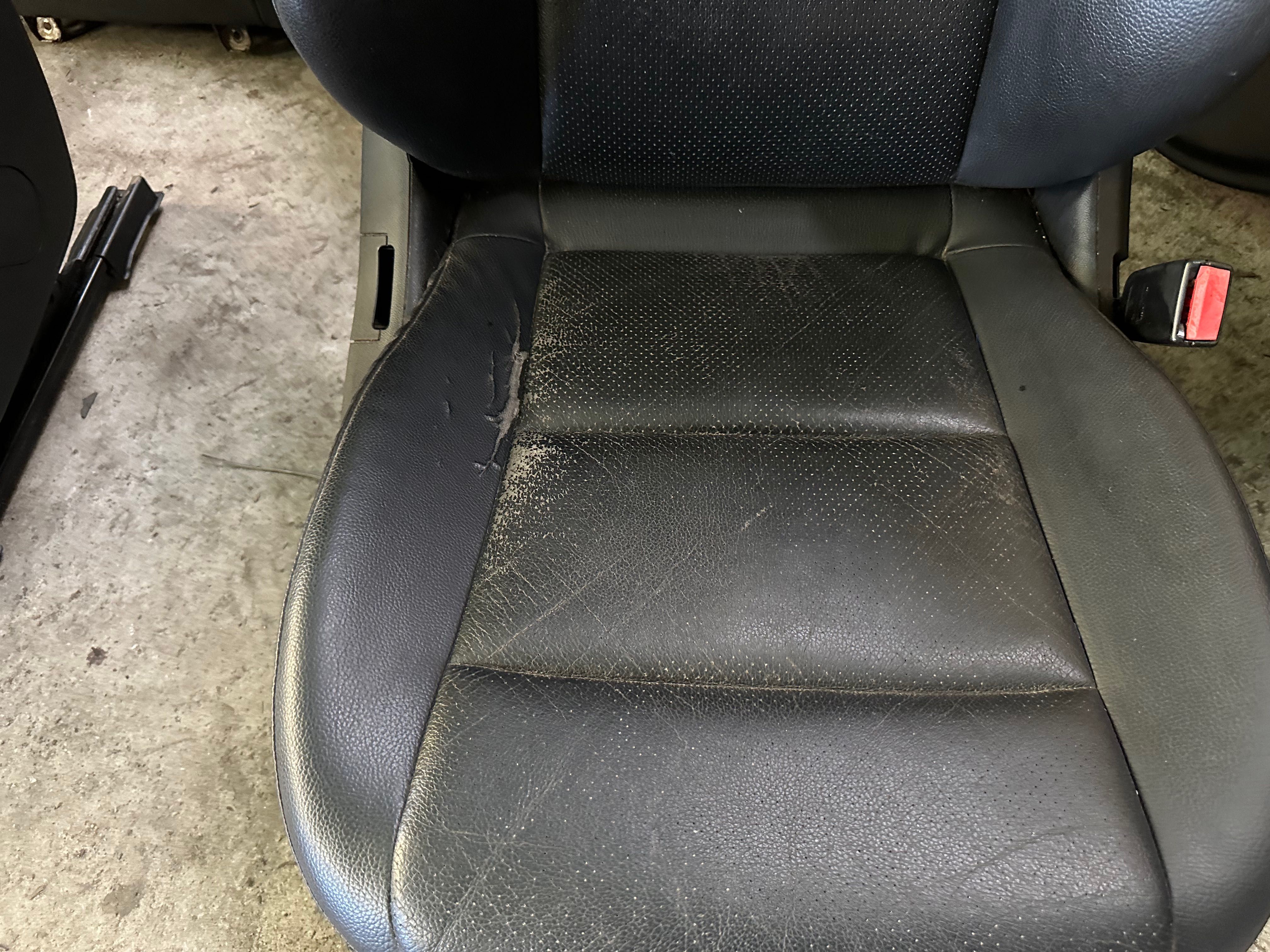 Conjunto de Bancos em Pele Mercedes W203 C200 C220 C270 CDI