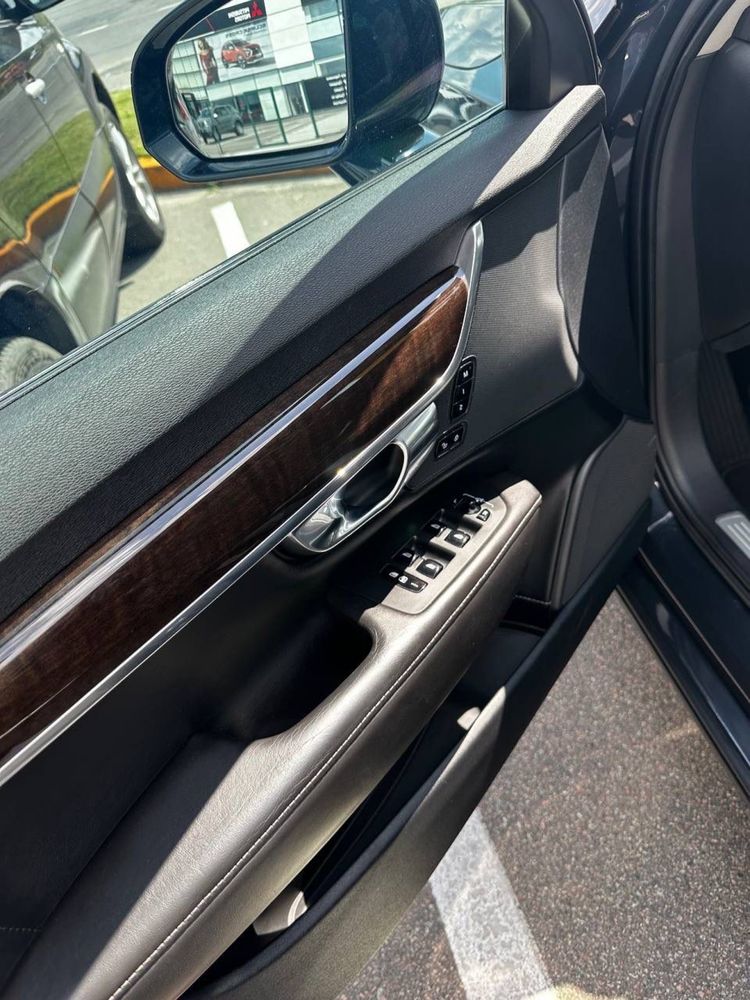 Volvo S90 inscription