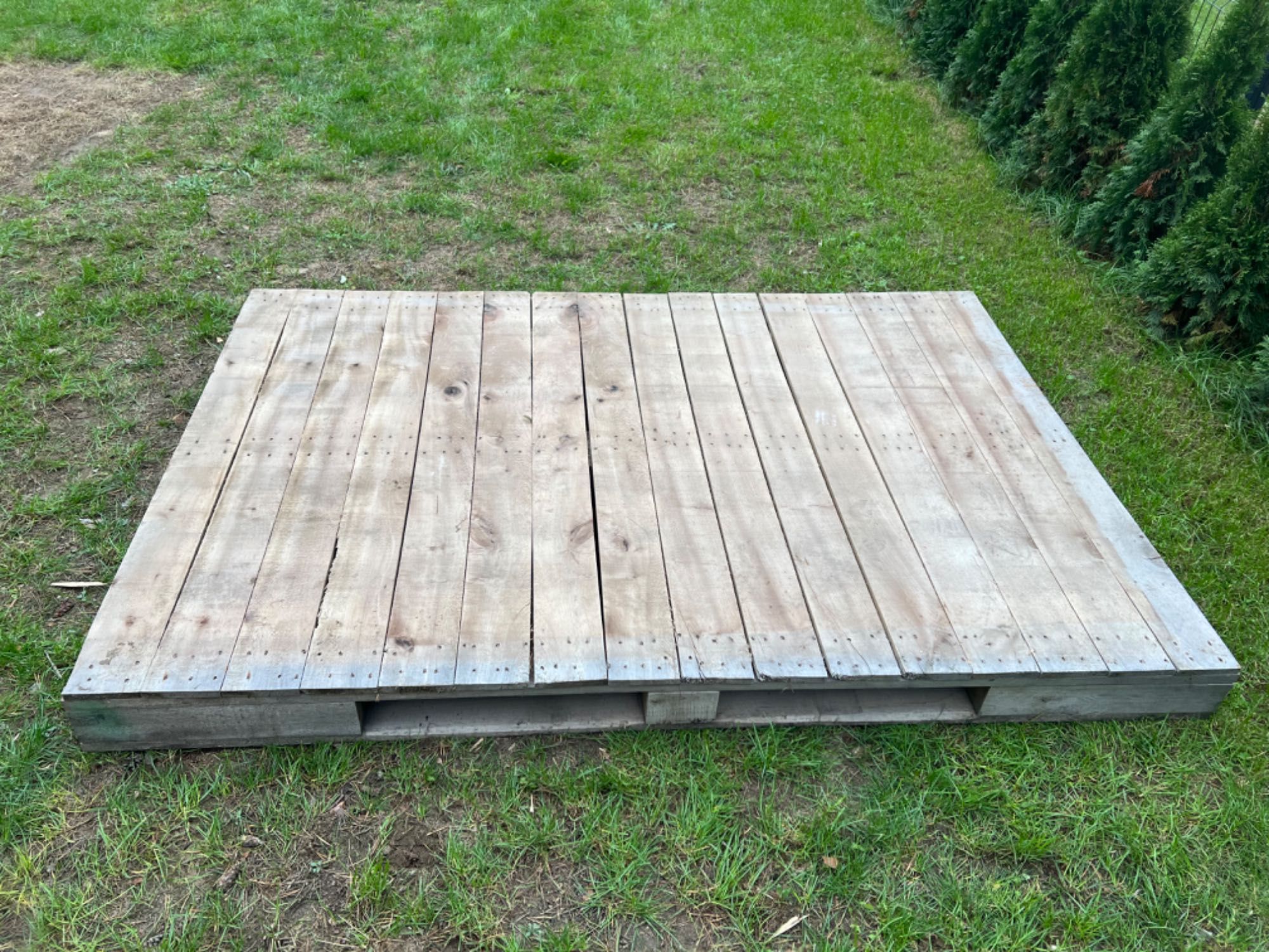 Trzy palety 1,5m x 2,2m
