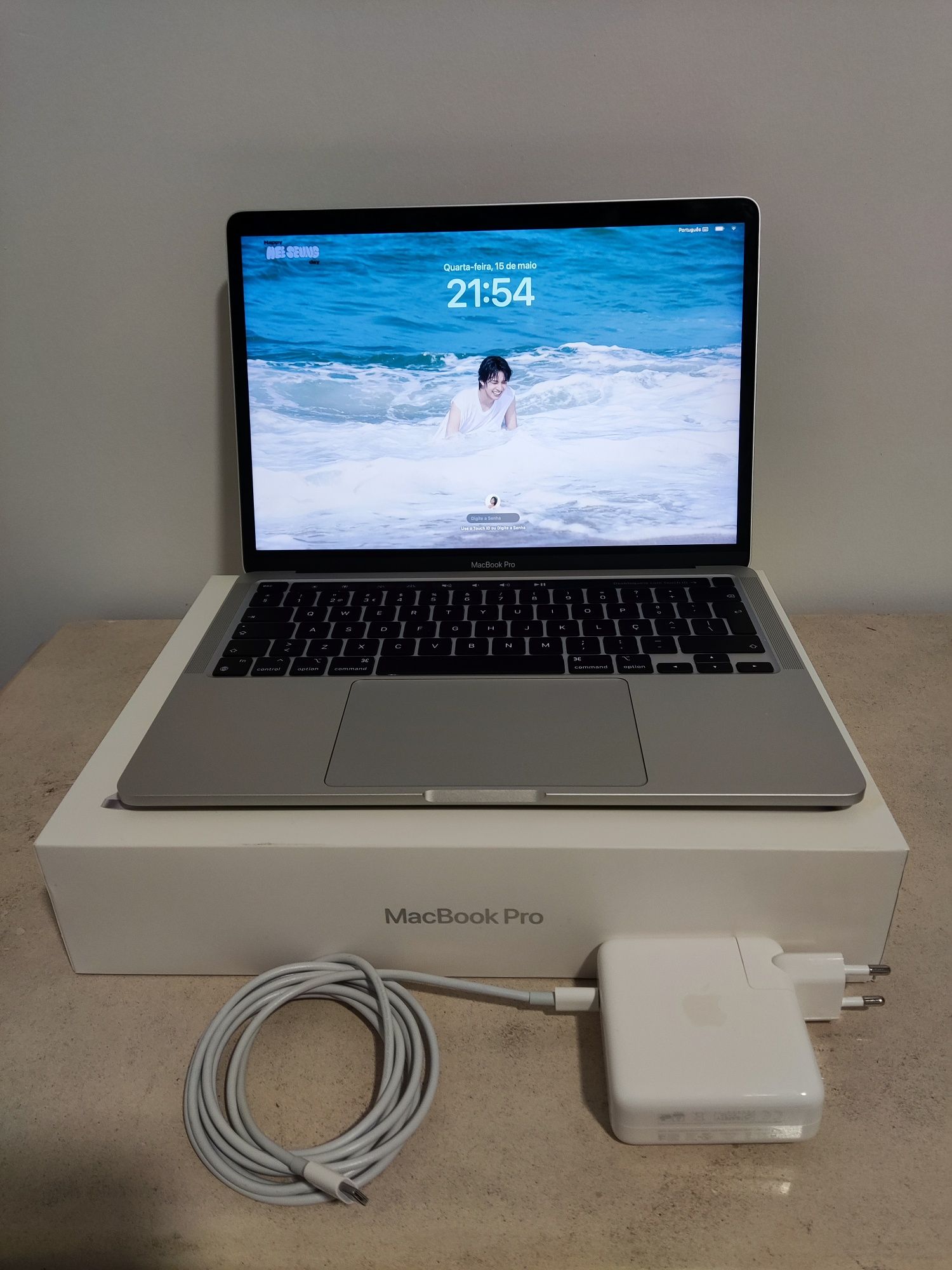 MacBook 13 pro m2 202