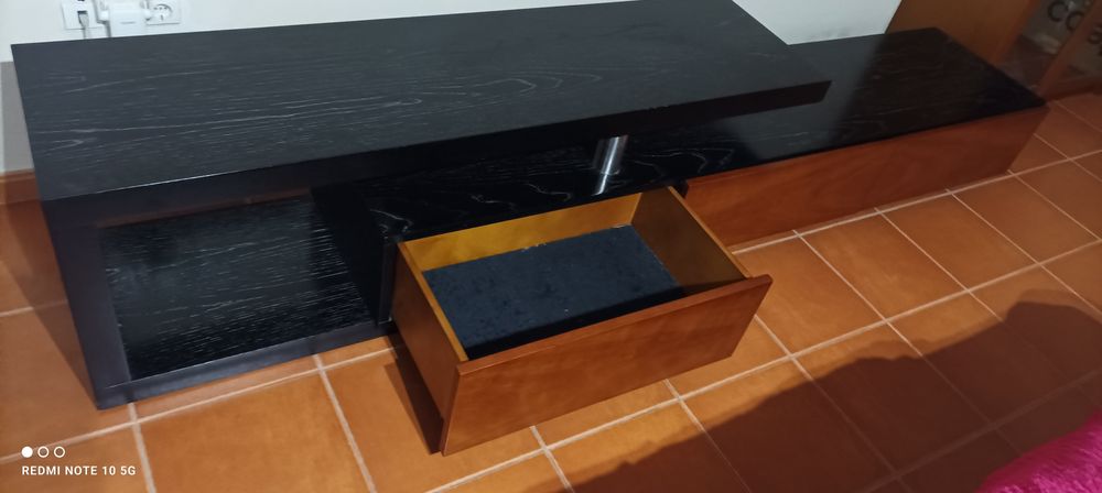COMO NOVO Móvel TV em wengué e Cerejeira.