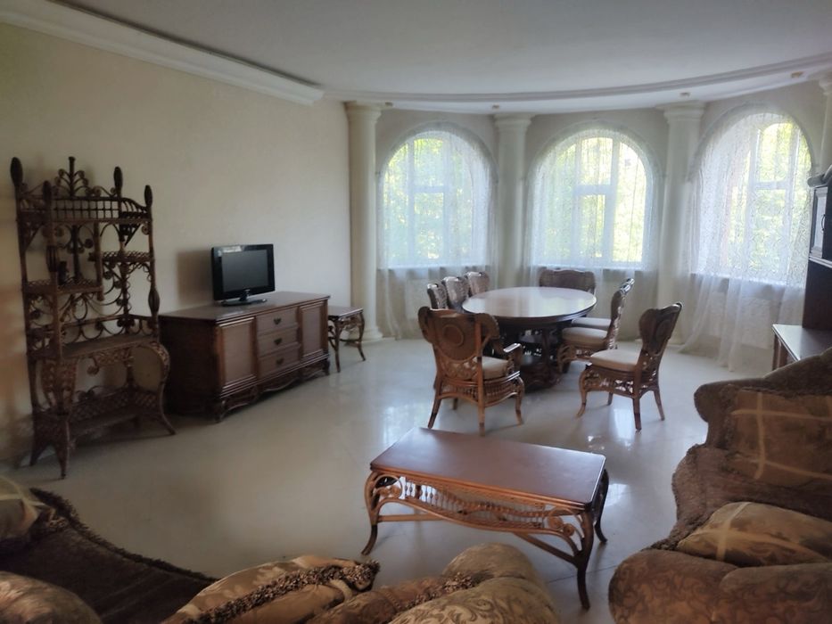 Оренда будинку для сімʼї, під офіс