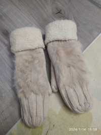 Ciepłe kremowe rękawiczki damskie z futerkiem