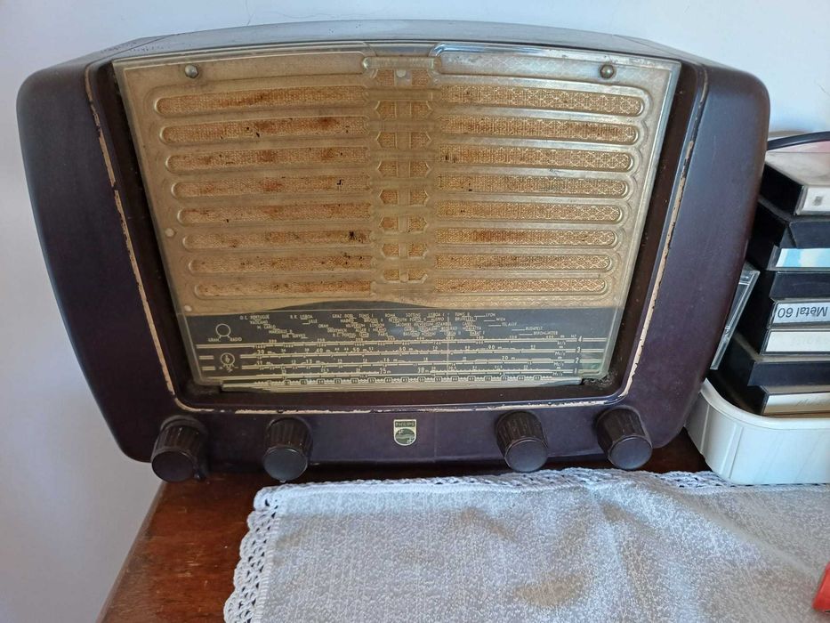 Rádio Philips antigo portátil