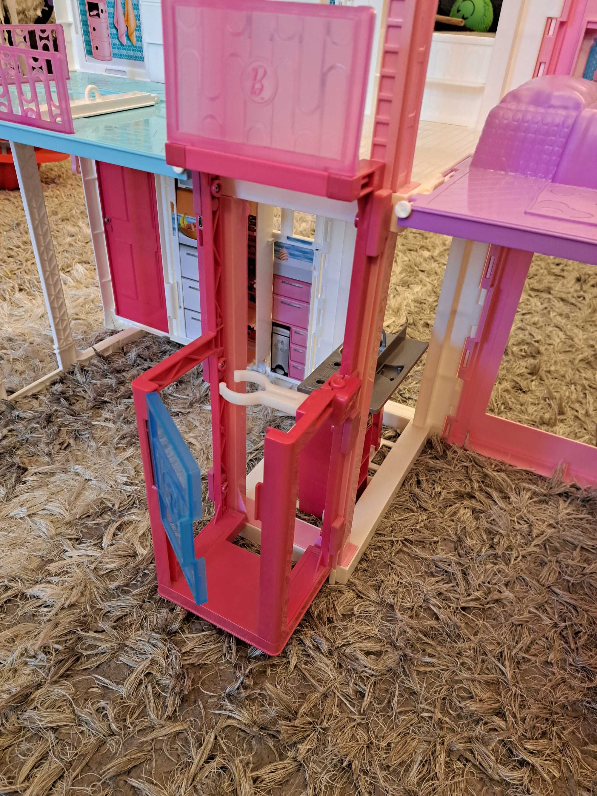 Rozkładany domek miejski dla Barbie