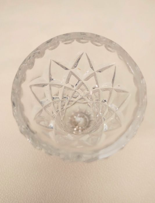 Stary mały kryształowy wazonik flakonik