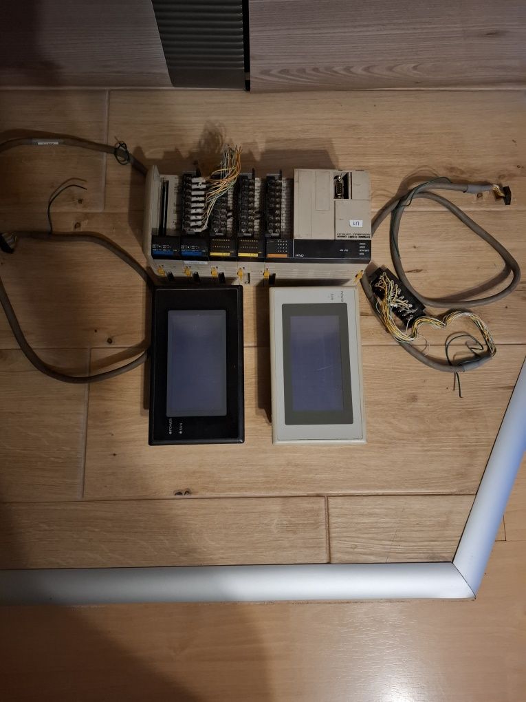 Sterownik omron z panelami