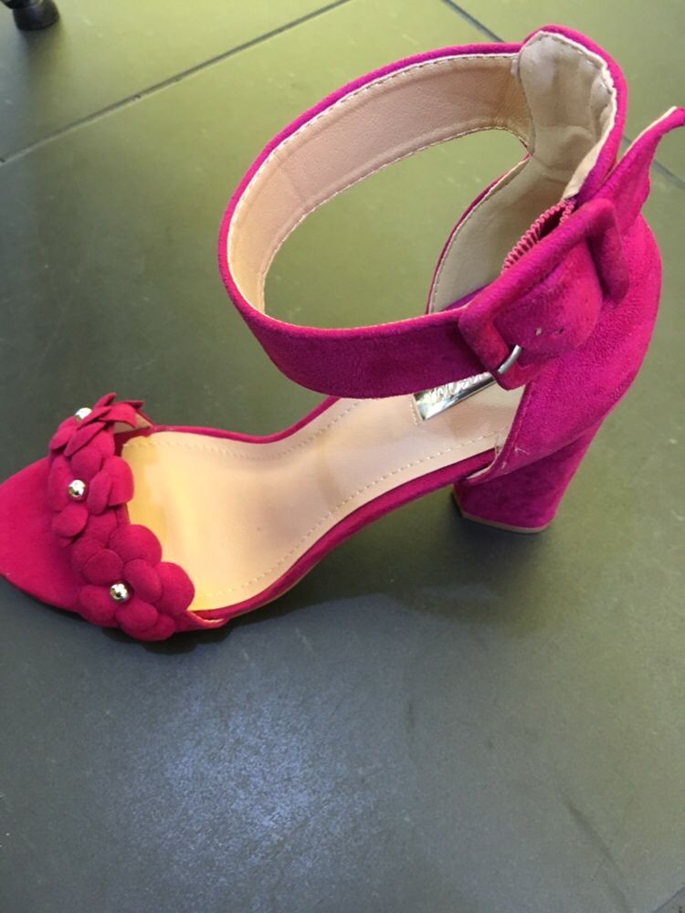 Sapatos de mulher novos
