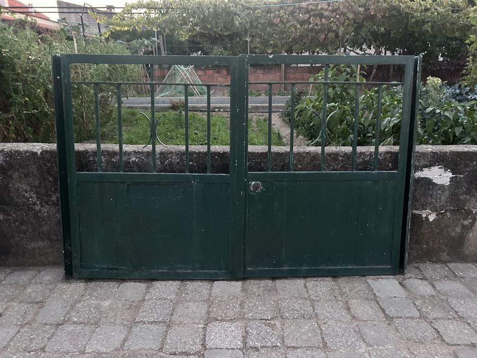 Portoes e porta de ferro