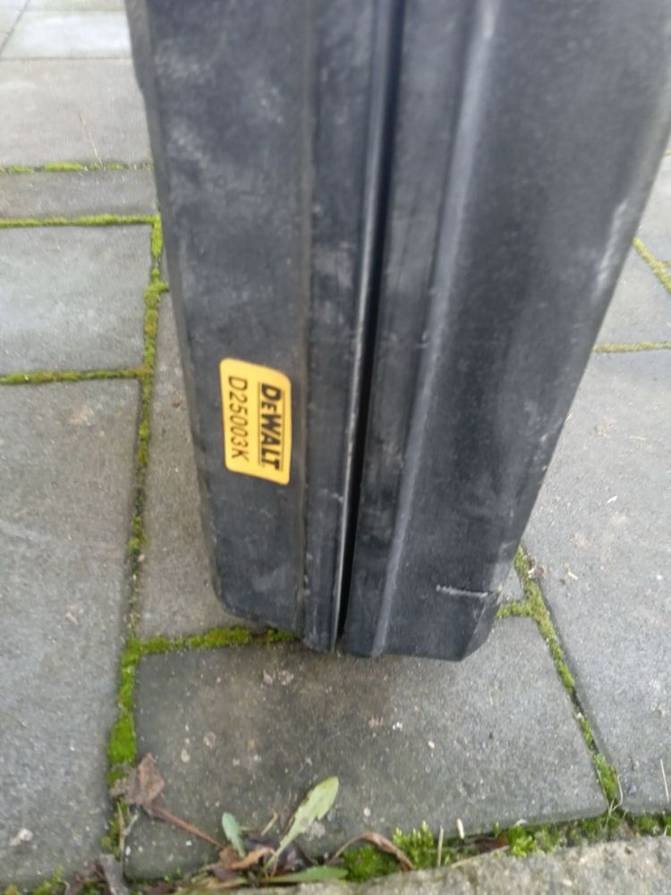 Młotowiertarka Dewalt D25003