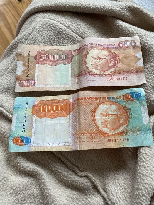 Duas notas de angola
