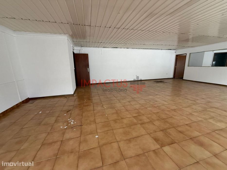 Escritório em zona industrial