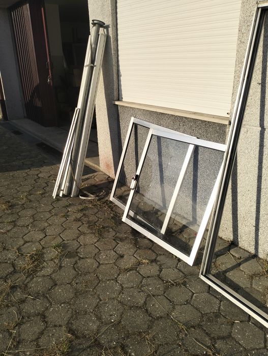 vendo Janela em estado aceitável.