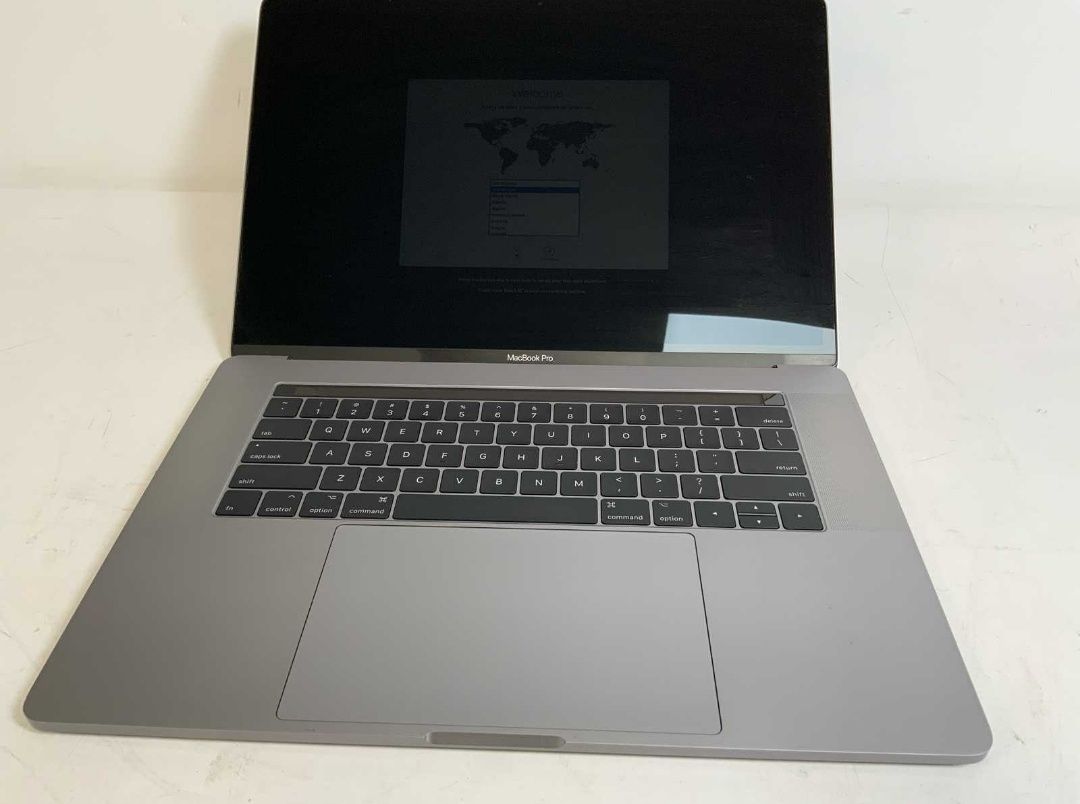 MacBook Pro 15" I7 16Gb 256 SSD Touchbar