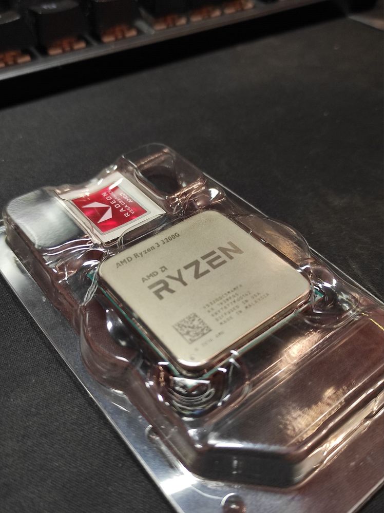 Комплект Материнська плата з процесором AMD Ryzen 3 3200g