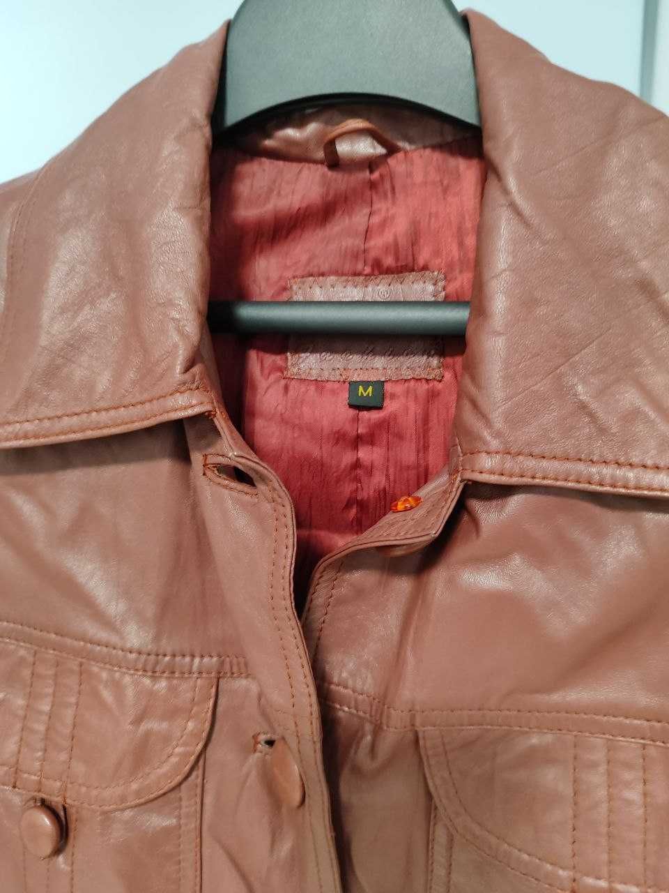 Кожаная куртка бордового цвета в идеальном состоянии