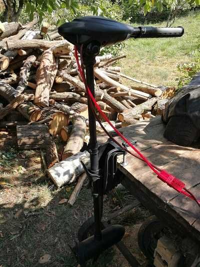 żaglówka z silnikiem