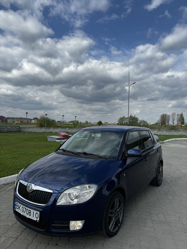 Продам SKODA FABIA II 2007 1.4 бензин