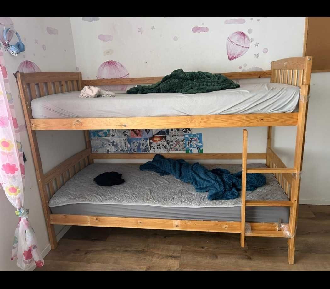 Łóżko piętrowe plus materace