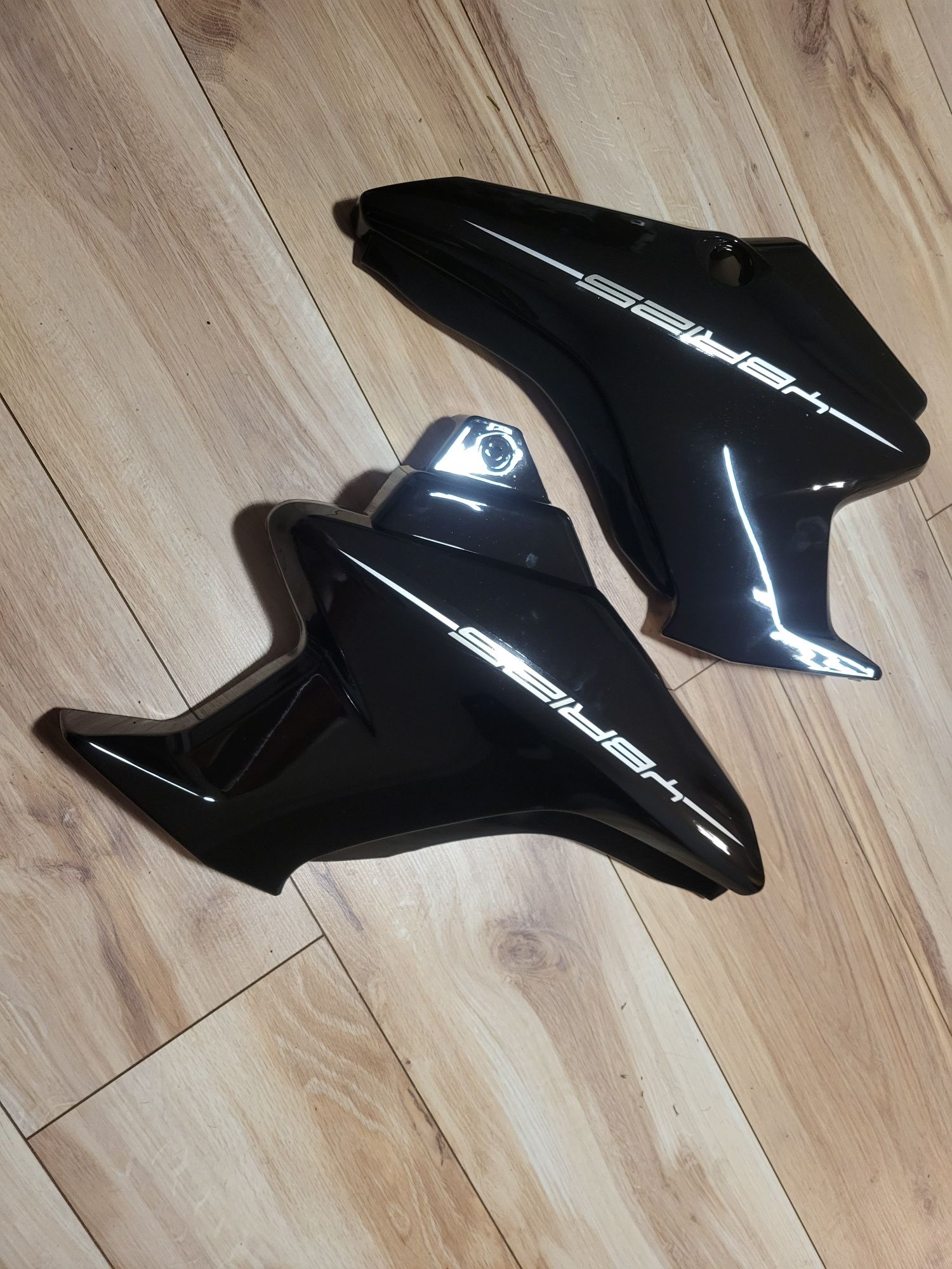 Komplet plastików boczków owiewek yamaha ybr 125 osłon akumulatora fil