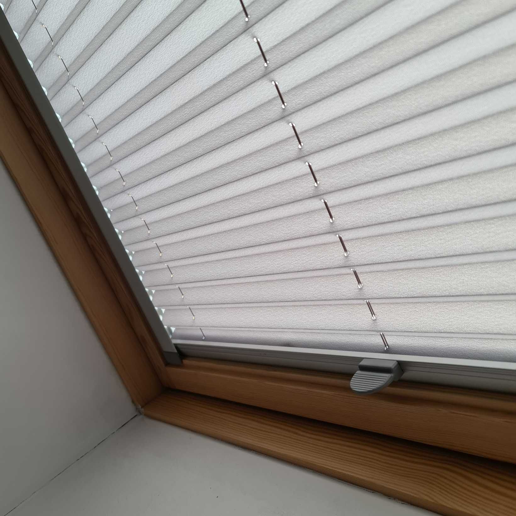 Plisy Dachowe / Na okna dachowe ROLETY