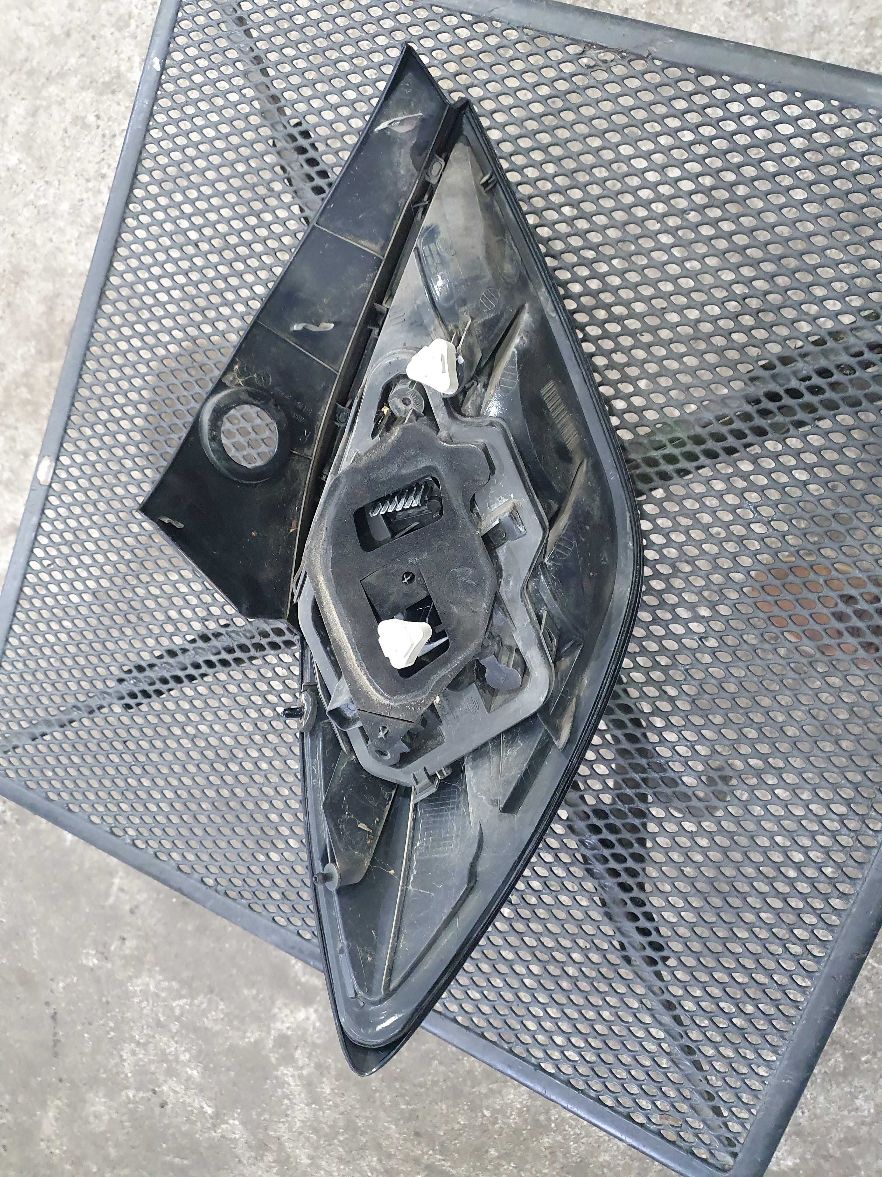 Lampa tylna tył prawa Opel Astra 3 H III GTC europejska 3 drzwi lift
