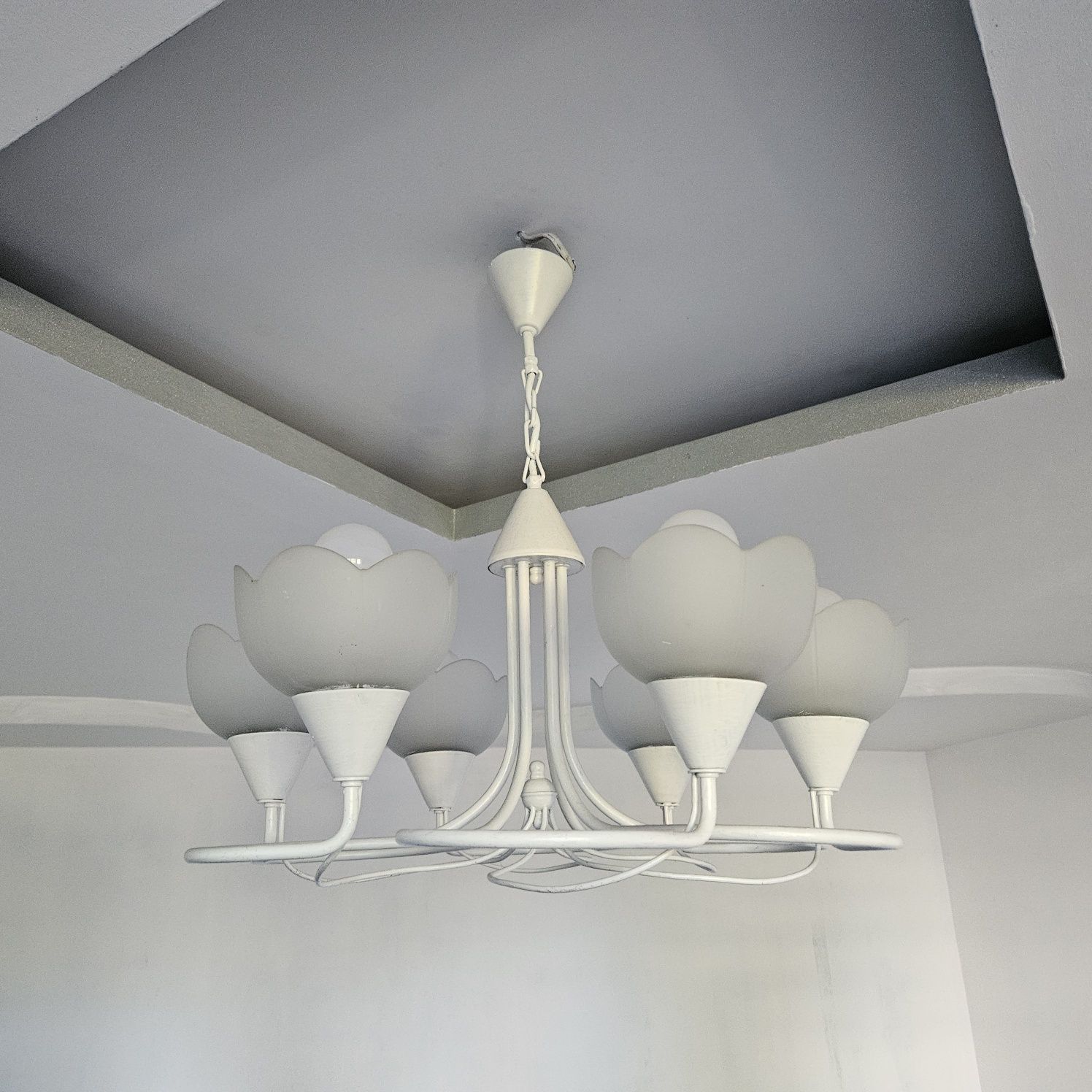 Lampa sufitowa biala