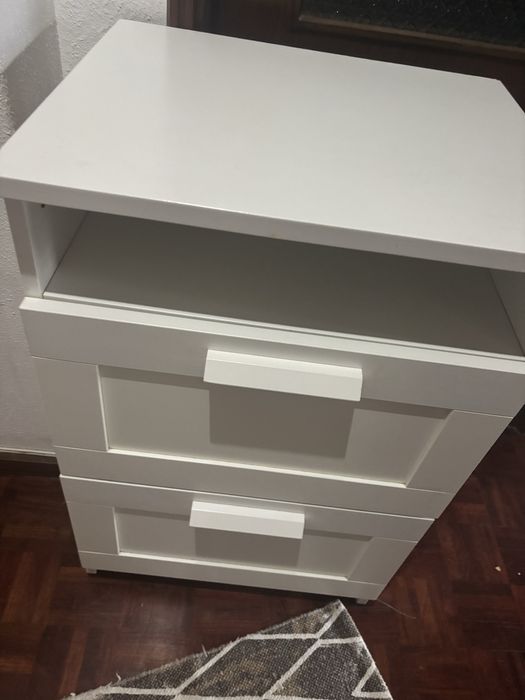 Mesa cabeceira com pouci uso